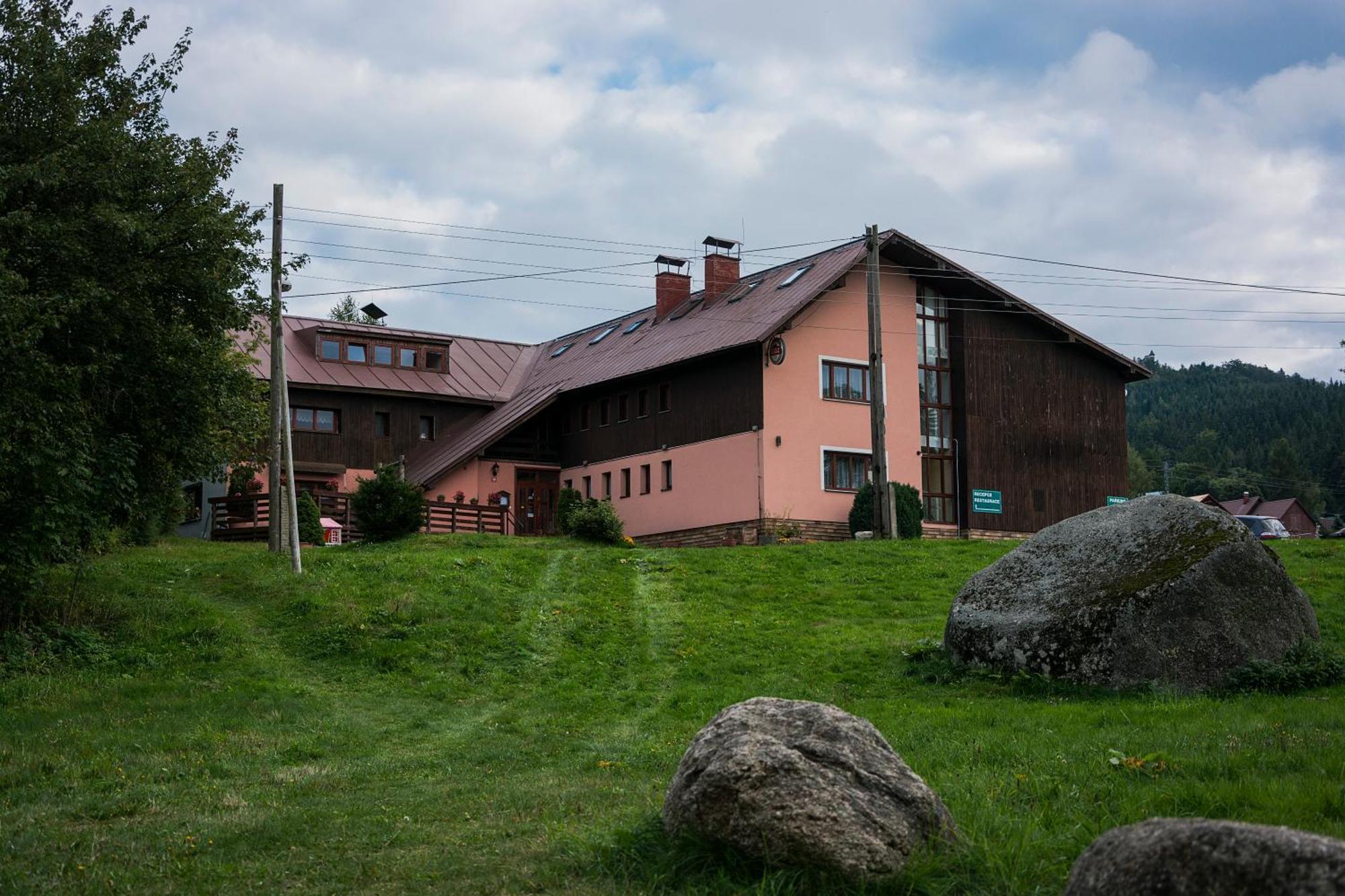 Hacienda Cert Korenov Kořenov Exterior foto
